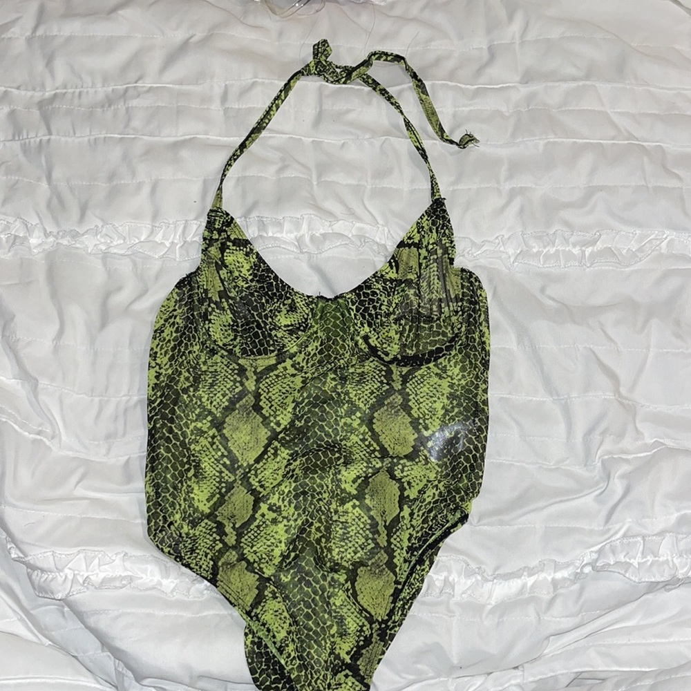 Neon green/yellow and black sheet bodysuit - Picture 4 of 5
